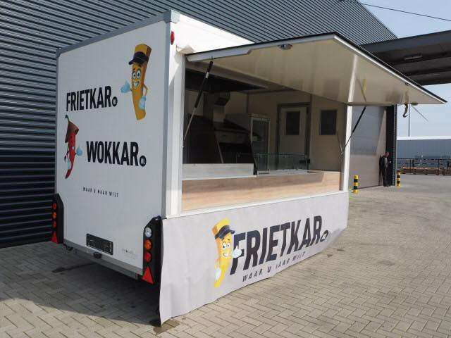 Verkoopwagen Frietkar.nl en Wokkar.nl door Innovan trailers